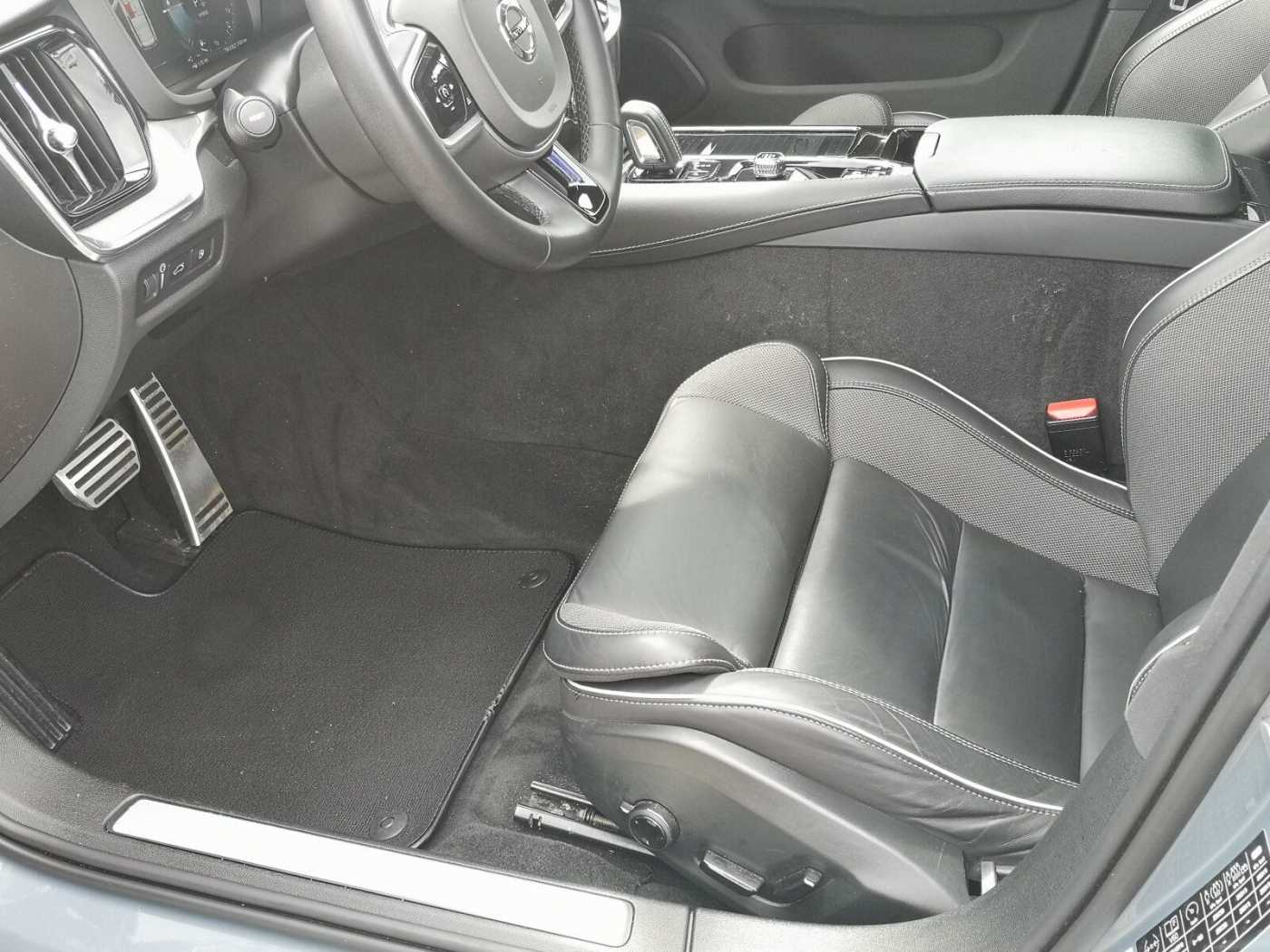 Volvo  Recharge T6 Plus Dark