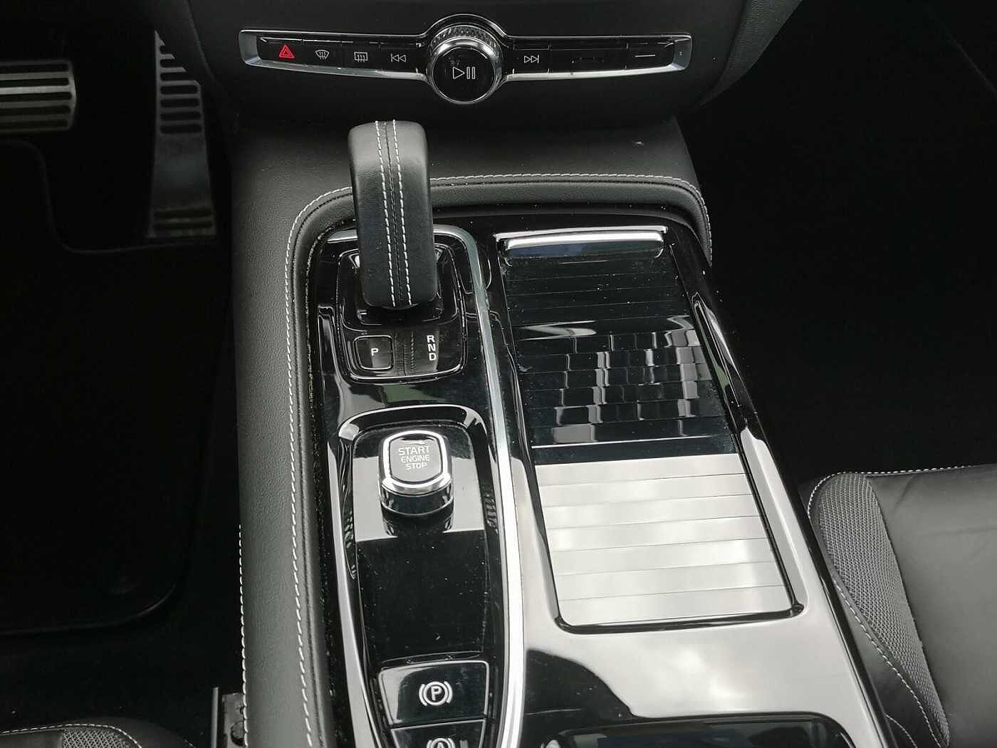 Volvo  Recharge T6 Plus Dark