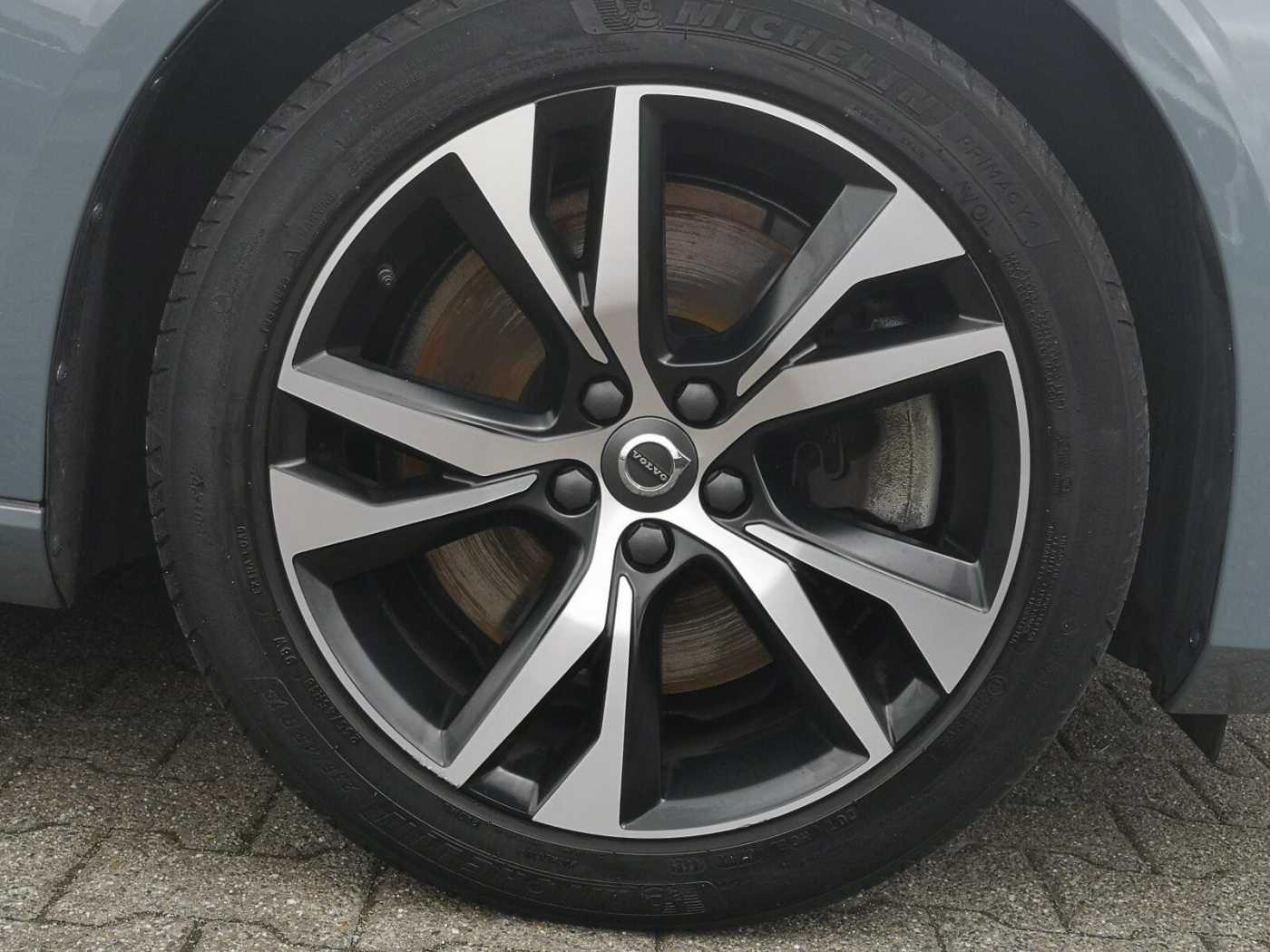 Volvo  Recharge T6 Plus Dark