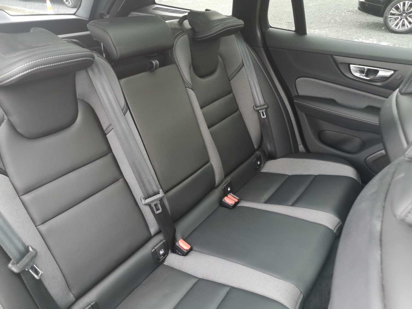 Volvo  Recharge T8 Plus Dark PANO|AHK|