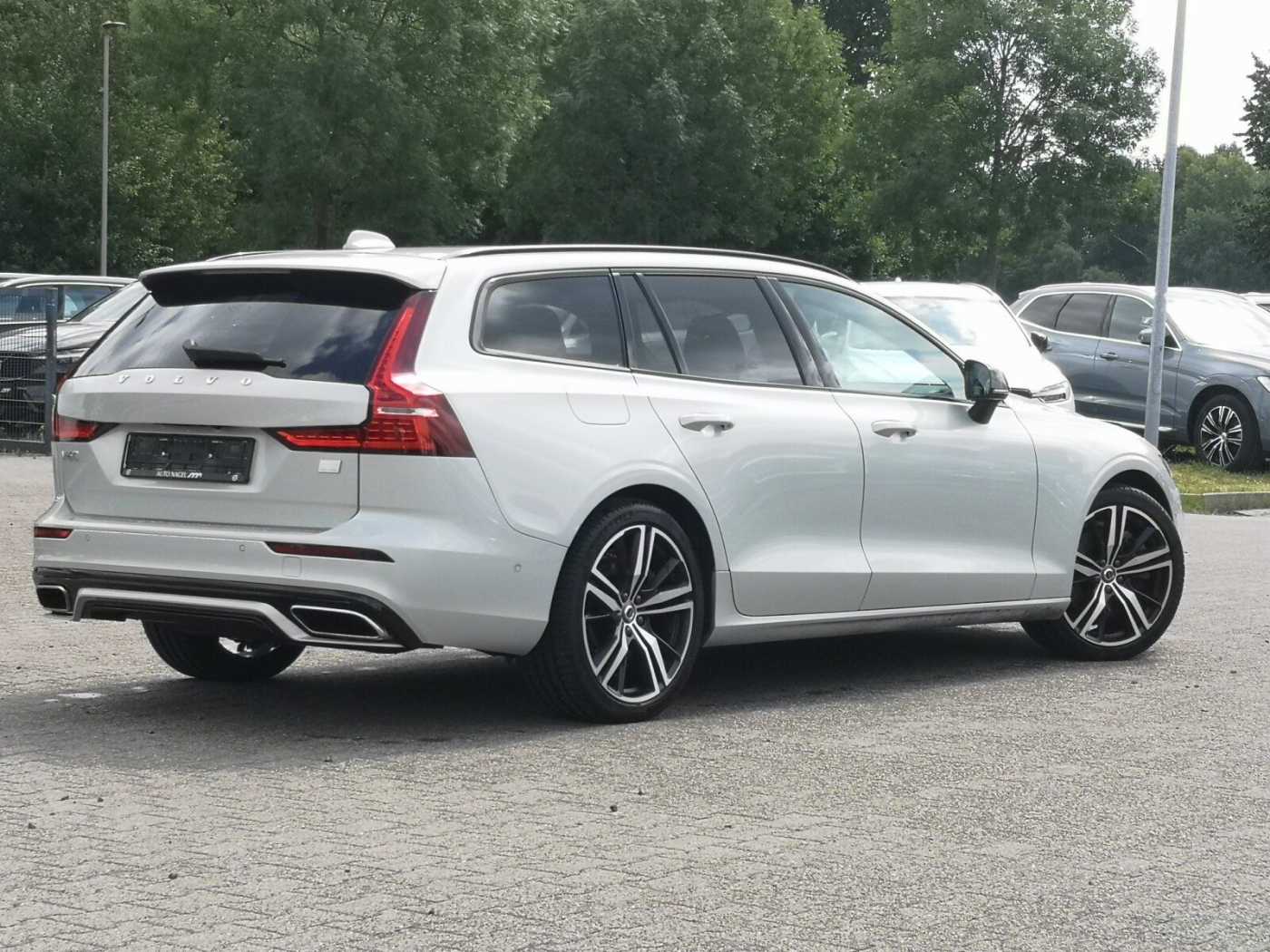 Volvo  Recharge T8 Plus Dark PANO|AHK|