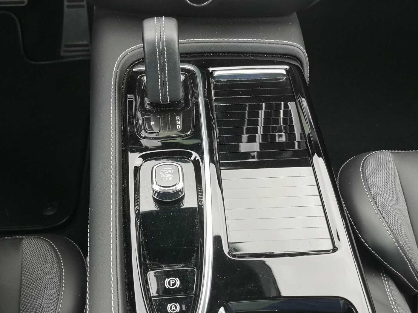 Volvo  Recharge T8 Plus Dark PANO|AHK|