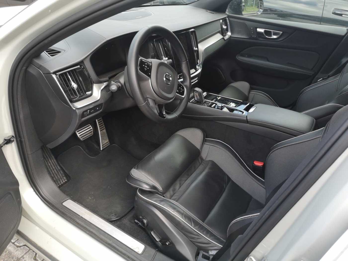 Volvo  Recharge T8 Plus Dark PANO|AHK|