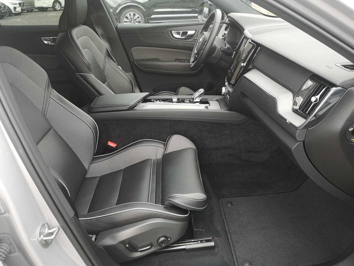 Volvo  B4 Plus Dark Keyless-Start/Autom. /Klima/LED