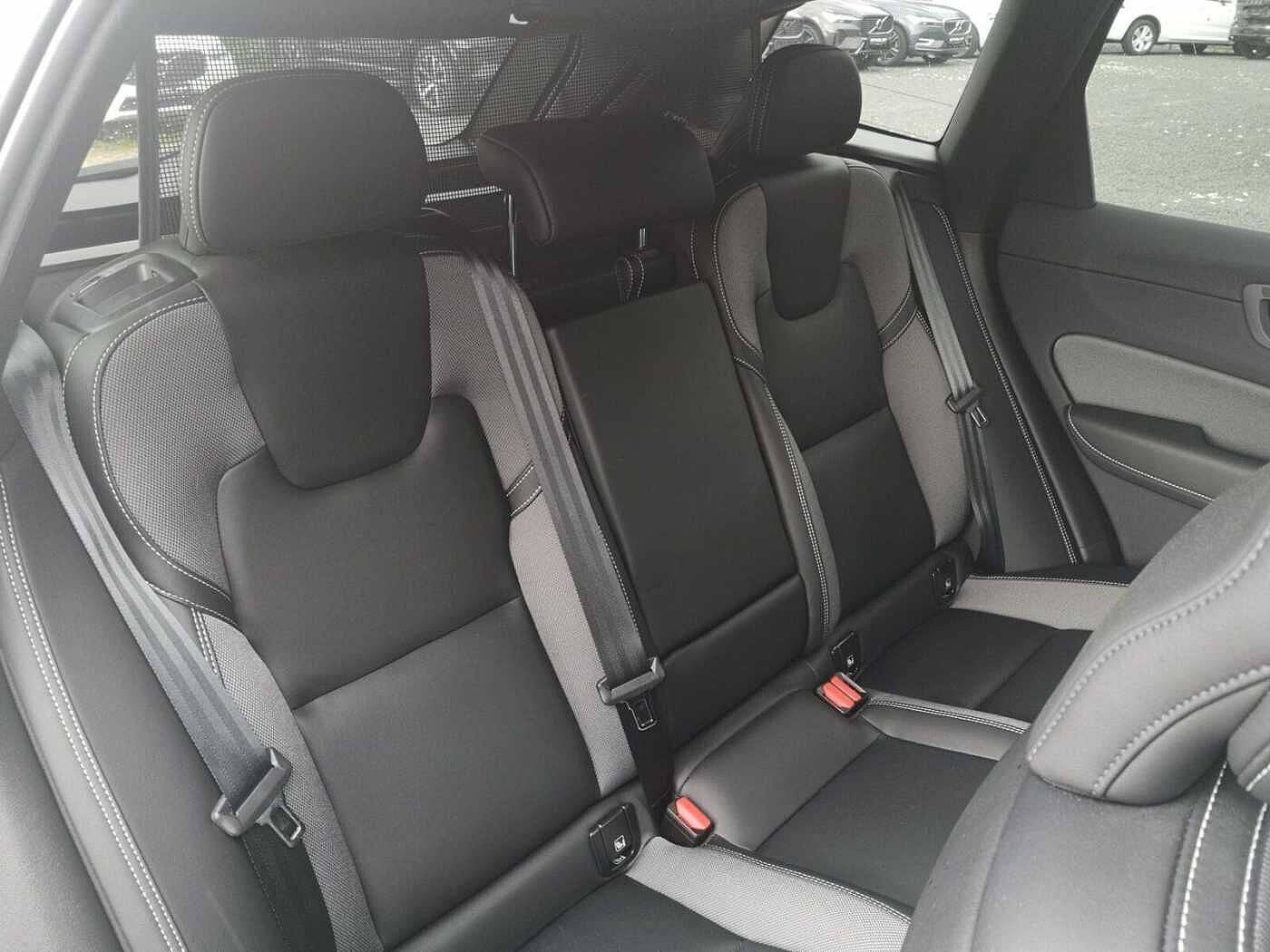 Volvo  B4 Plus Dark Keyless-Start/Autom. /Klima/LED