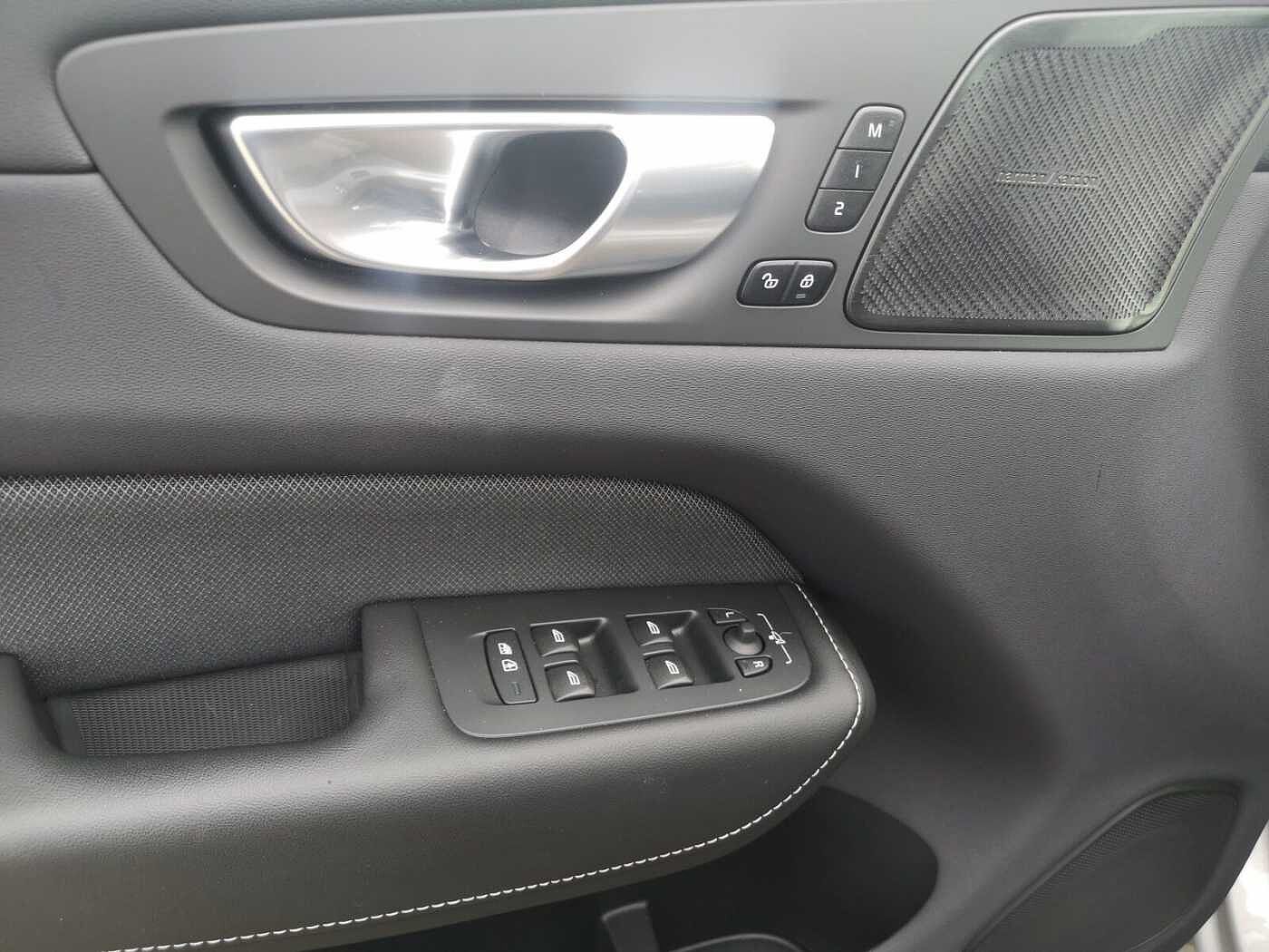 Volvo  B4 Plus Dark Keyless-Start/Autom. /Klima/LED