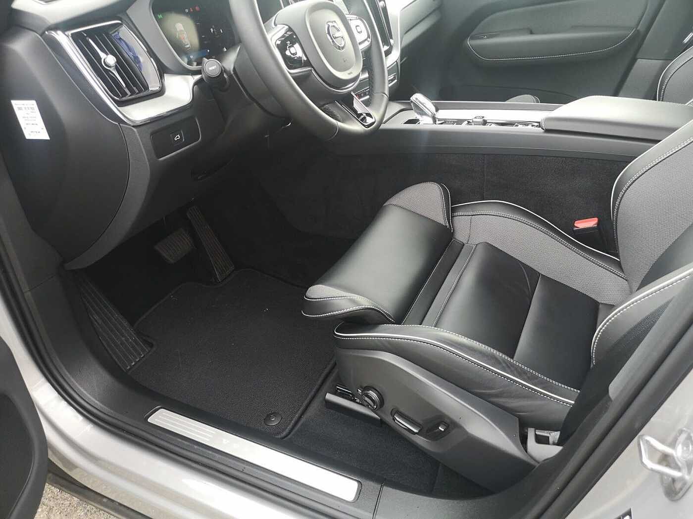 Volvo  B4 Plus Dark Keyless-Start/Autom. /Klima/LED
