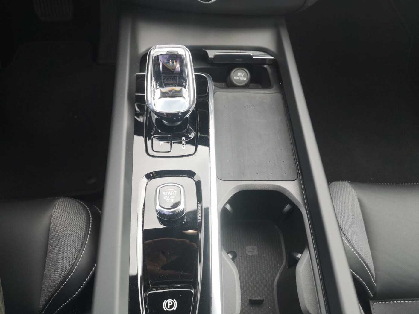 Volvo  B4 Plus Dark Keyless-Start/Autom. /Klima/LED