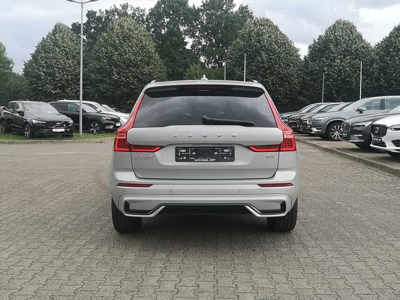 Volvo  B4 Plus Dark Keyless-Start/Autom. /Klima/LED