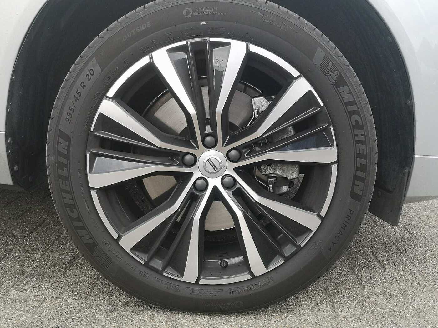 Volvo  B4 Plus Dark Keyless-Start/Autom. /Klima/LED