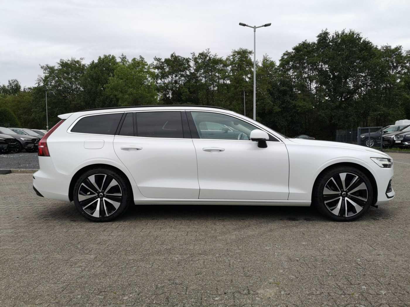 Volvo  B4 (Diesel) Autom. Core AHK|LICHT|19'|LED|