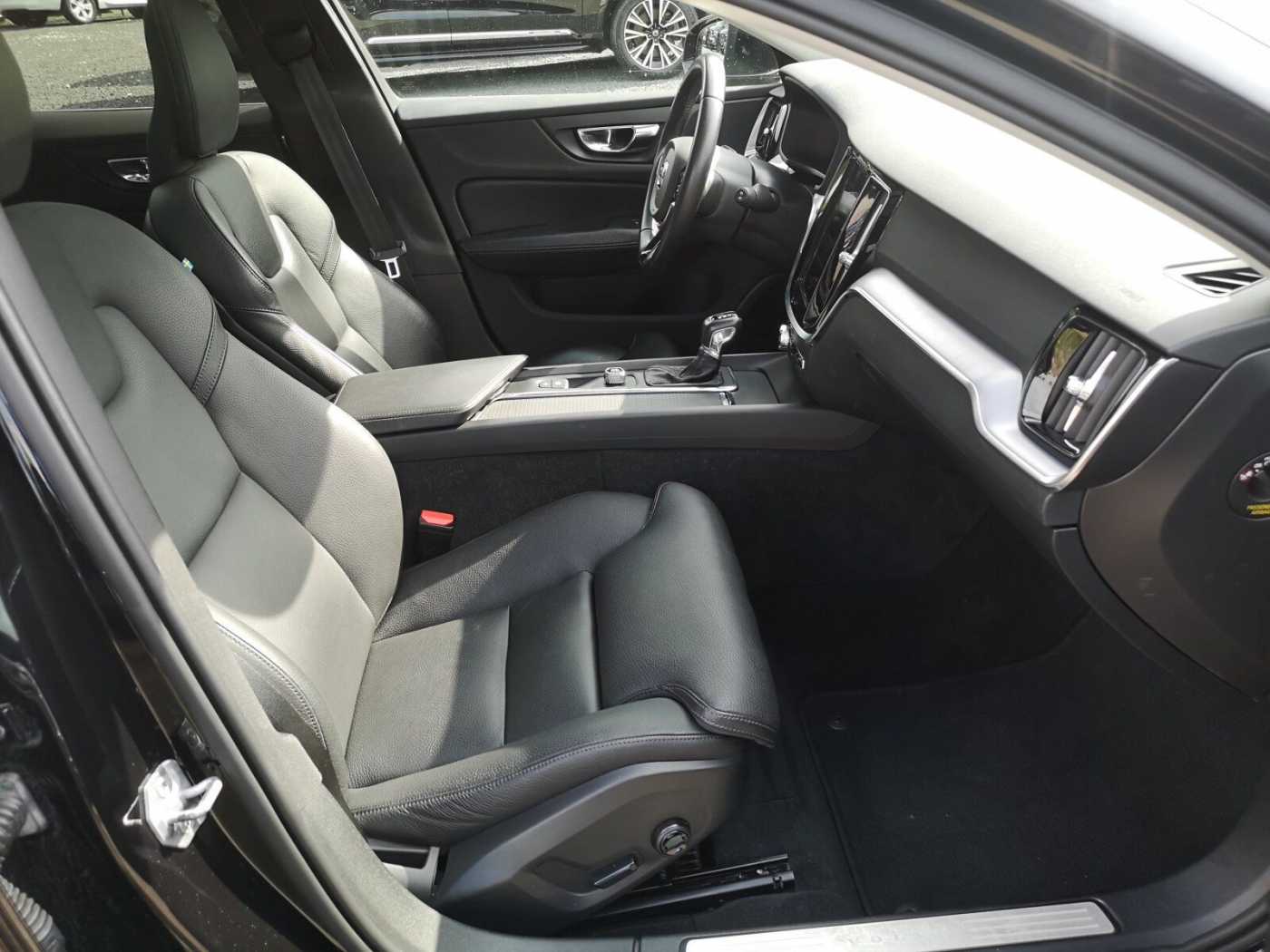 Volvo  D3 Momentum Navi/SD/Keyless-Start/Autom. /LED
