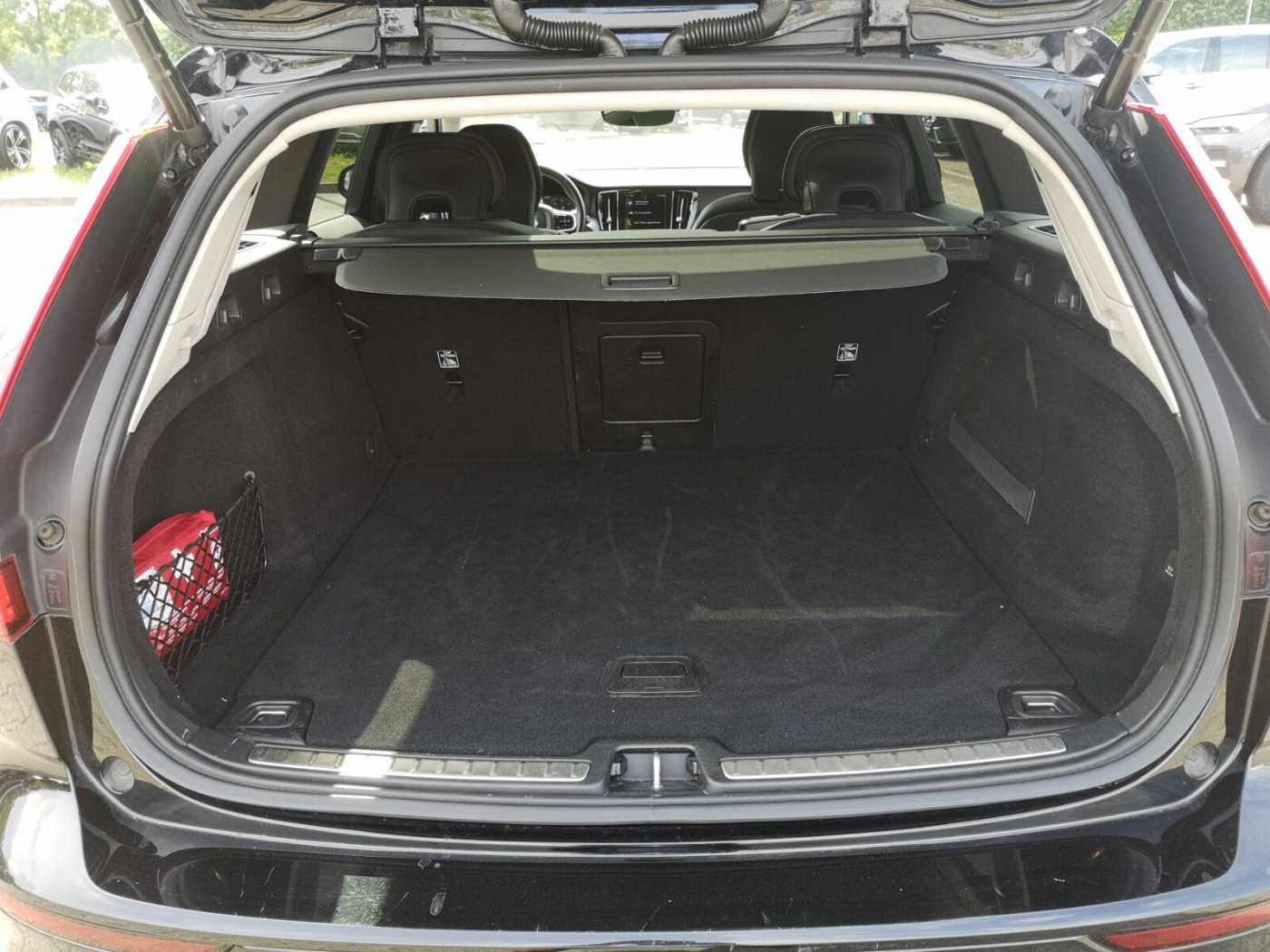 Volvo  D3 Momentum Navi/SD/Keyless-Start/Autom. /LED