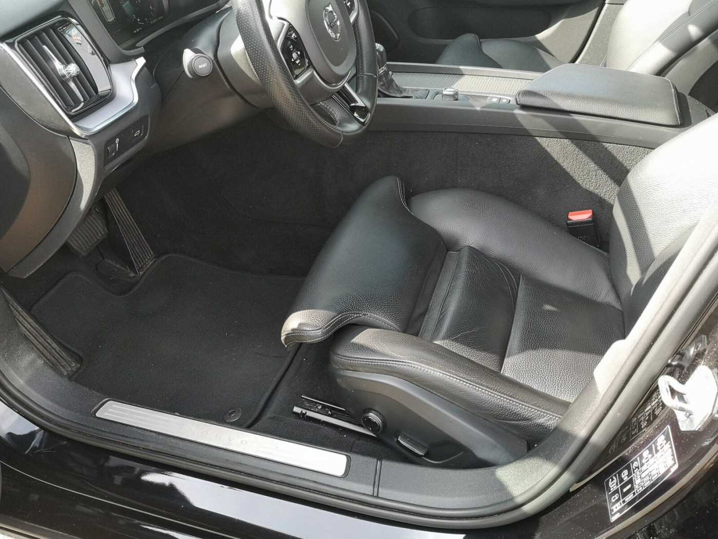 Volvo  D3 Momentum Navi/SD/Keyless-Start/Autom. /LED