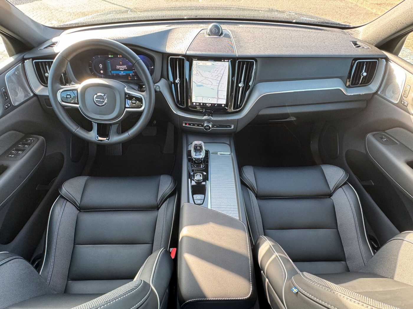 Volvo  T6 Plus Black Edition PANO