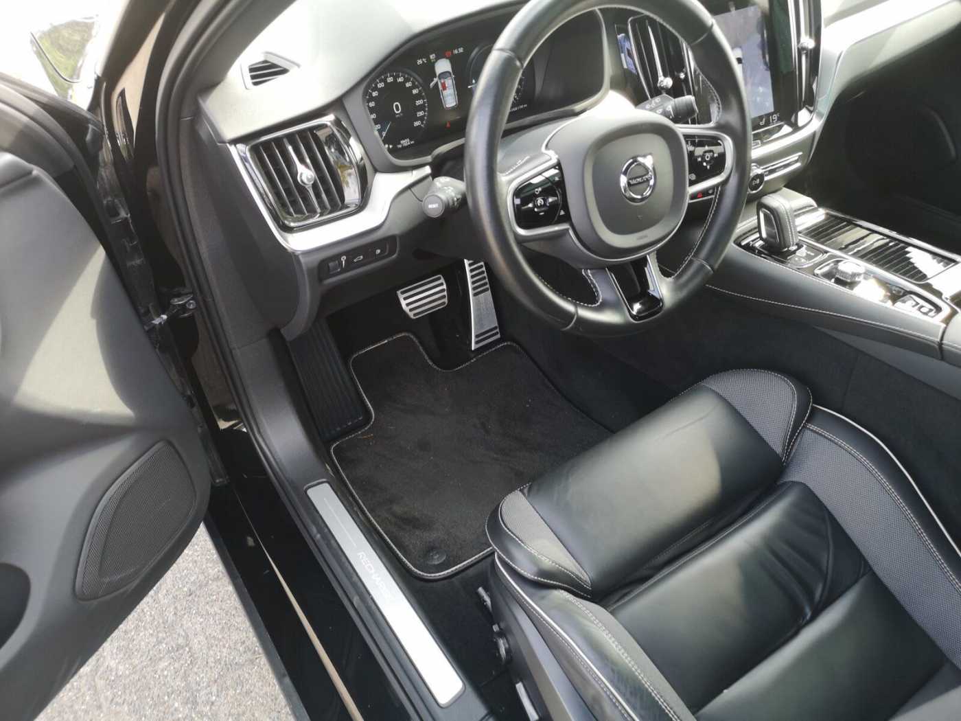 Volvo  T6 Twin Engine AWD R Design Plug-In Navi/SHD