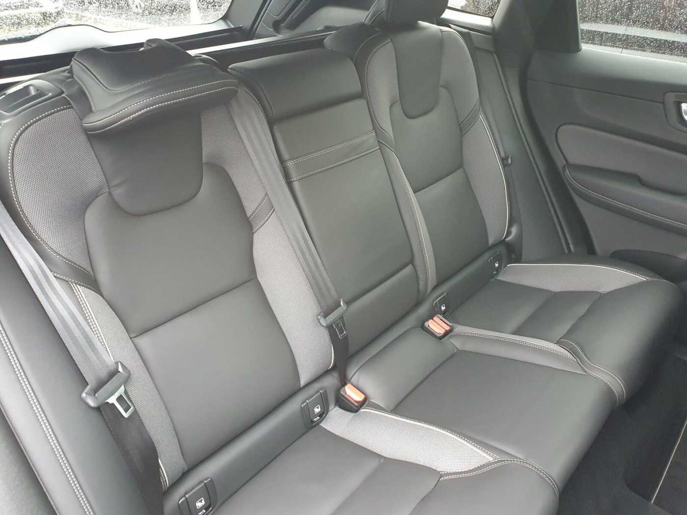 Volvo  D4 R Design Navi/SD/Keyless-Start/Autom. /BC