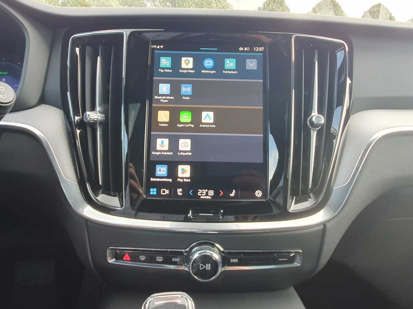 Volvo  T6 Recharge Plus Dark PANO|