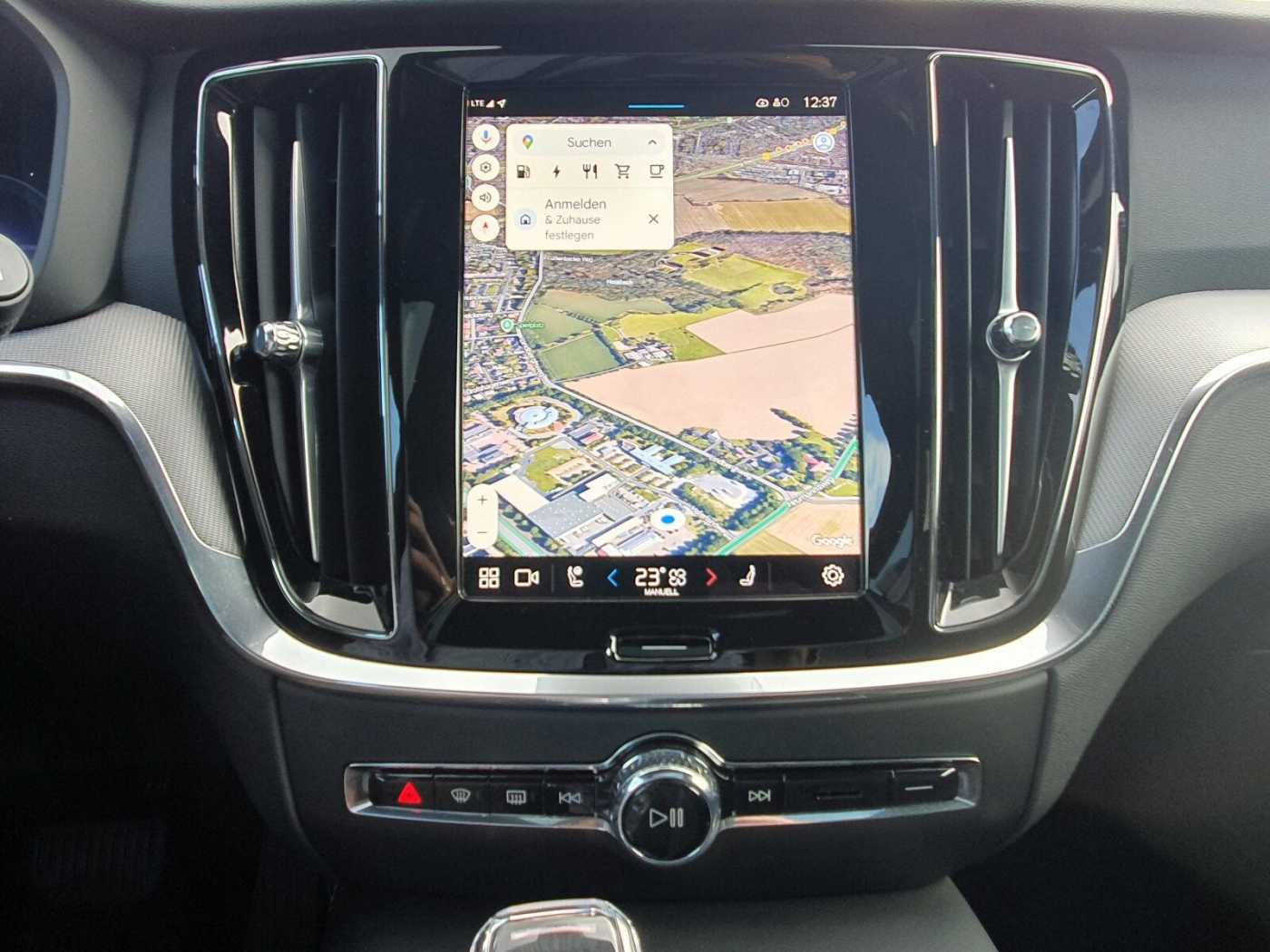 Volvo  T6 Recharge Plus Dark PANO|