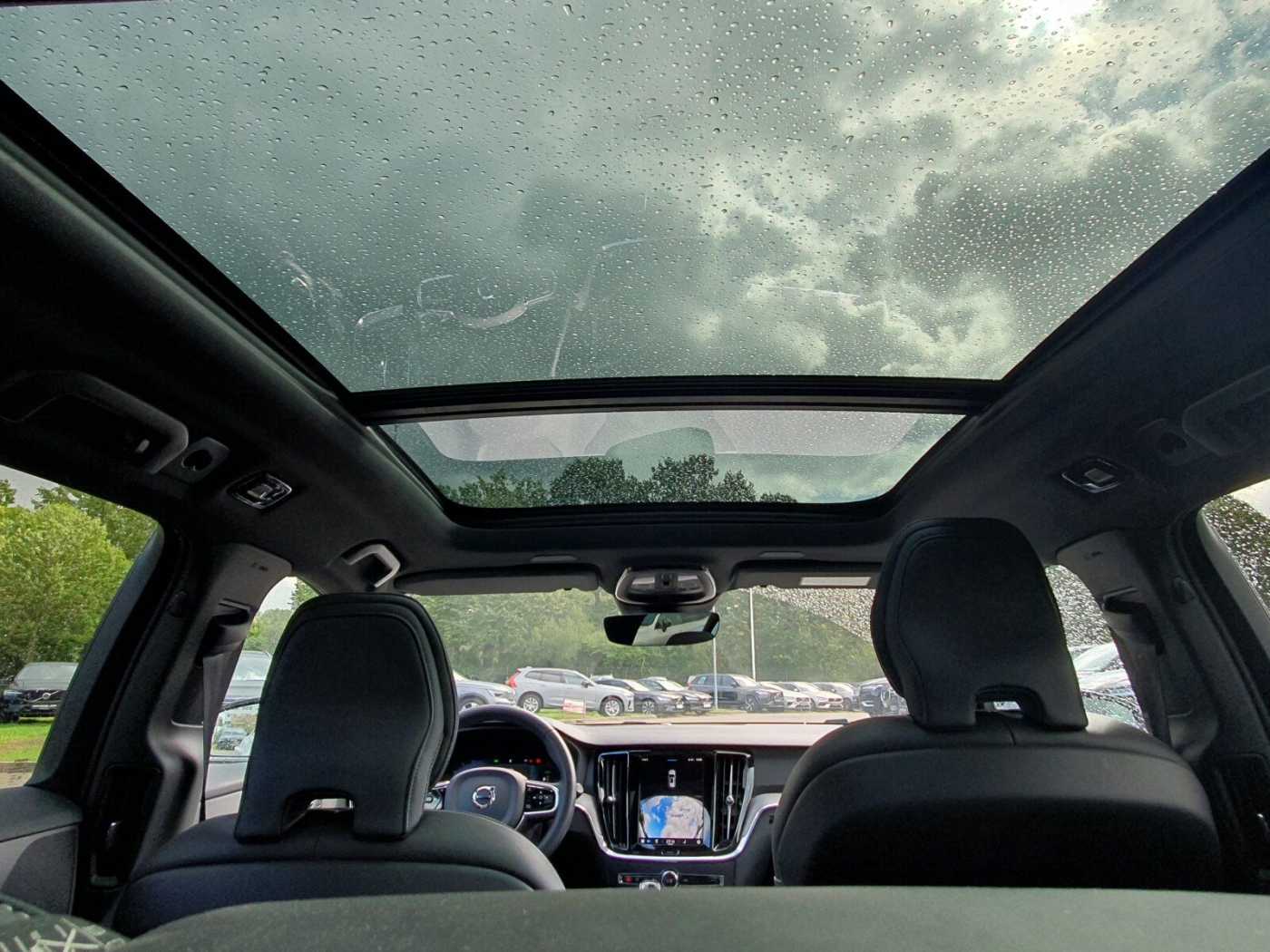 Volvo  T6 Recharge Plus Dark PANO|