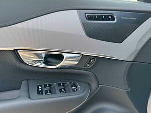 Volvo  Recharge T8 AWD Plus Dark |LUFT|22'|