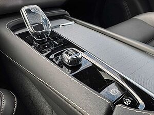 Volvo  Recharge T8 AWD Plus Dark |LUFT|22'|