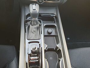 Volvo  D4 Momentum Pro Navi/Keyless-Start/Autom/LED