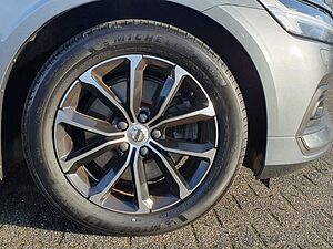 Volvo  D4 Momentum Pro Navi/Keyless-Start/Autom/LED