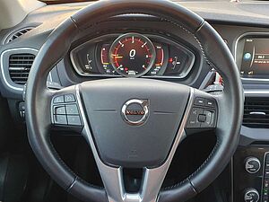 Volvo  D3 Momentum Navi/Pano-Dach/LED