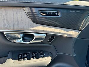 Volvo  T8 Facelift Ultra Bright AHK|PANO|