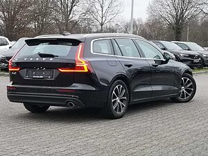 Volvo  D3 Autom. Momentum Pro PANO