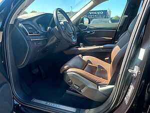 Volvo  B5 AWD Momentum Pro Navi/KeylessStart/Klima