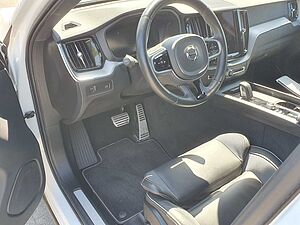 Volvo  B5 AWD R-Design Navi/Keyless-Start/Autom/BC