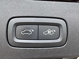 Volvo  Recharge T6 R-Design LONG RANGE AHK|PILOT