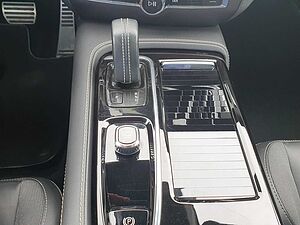Volvo  Recharge T8 Plus Dark LONG RANGE PANO|