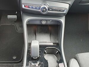 Volvo  Twin Performance Ultra Black Edition 442 PS