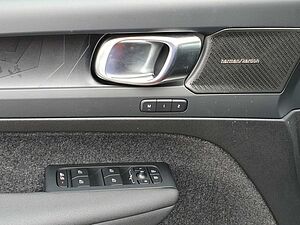 Volvo  Twin Performance Ultra Black Edition 442 PS