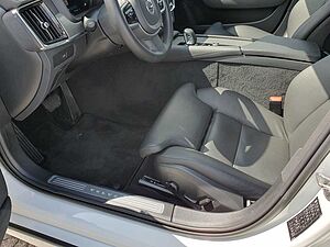 Volvo  B4 Ultimate Dark SD/Keyless-Start/Autom. /LED
