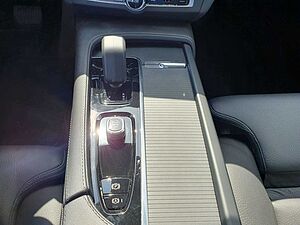 Volvo  B4 Ultimate Dark SD/Keyless-Start/Autom. /LED