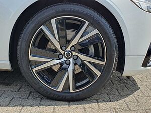 Volvo  B4 Ultimate Dark SD/Keyless-Start/Autom. /LED