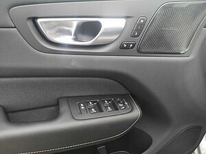 Volvo  B4 Plus Dark Keyless-Start/Autom. /Klima/LED