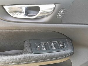 Volvo  D3 Momentum Navi/SD/Keyless-Start/Autom. /LED