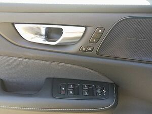 Volvo  T6 Twin Engine AWD Plus Dark Plug-In SHD/LED