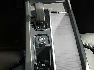 Volvo  B4 Autom. Plus Dark