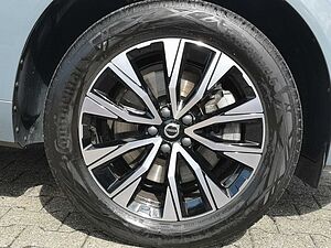 Volvo  B4 Autom. Plus Dark