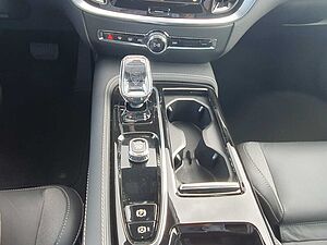 Volvo  T6 Recharge Plus Dark PANO|