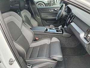 Volvo  T6 Recharge Plus Dark PANO|