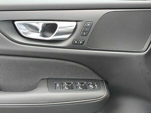 Volvo  T6 Recharge Plus Dark PANO|