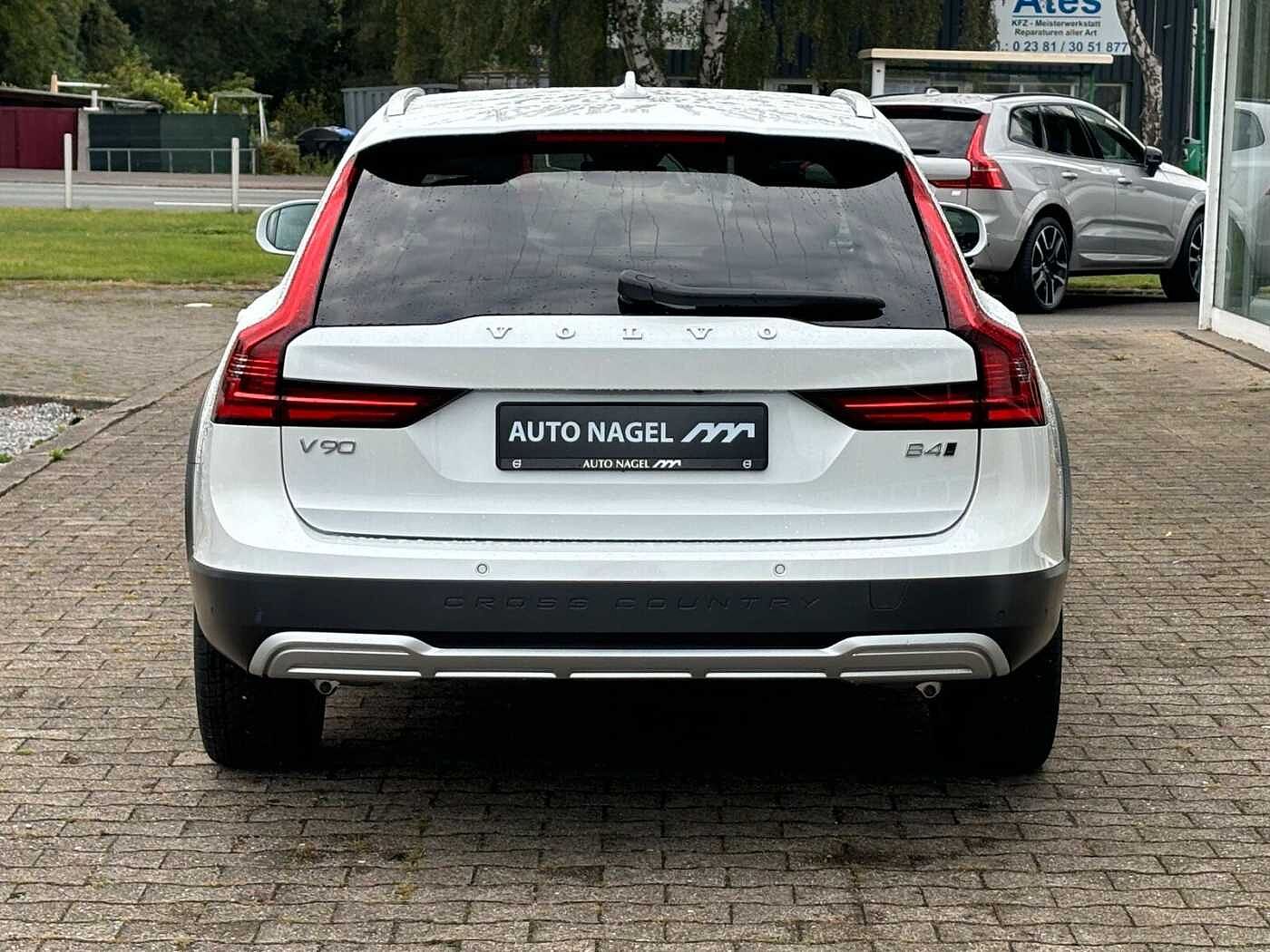 Volvo  CC Autom. B4 AWD Plus Keyless-Start/Klima/LED