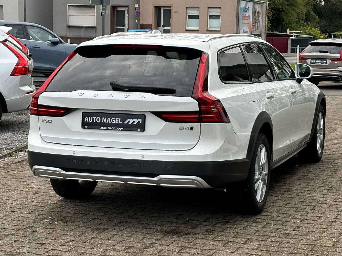 Volvo  CC Autom. B4 AWD Plus Keyless-Start/Klima/LED